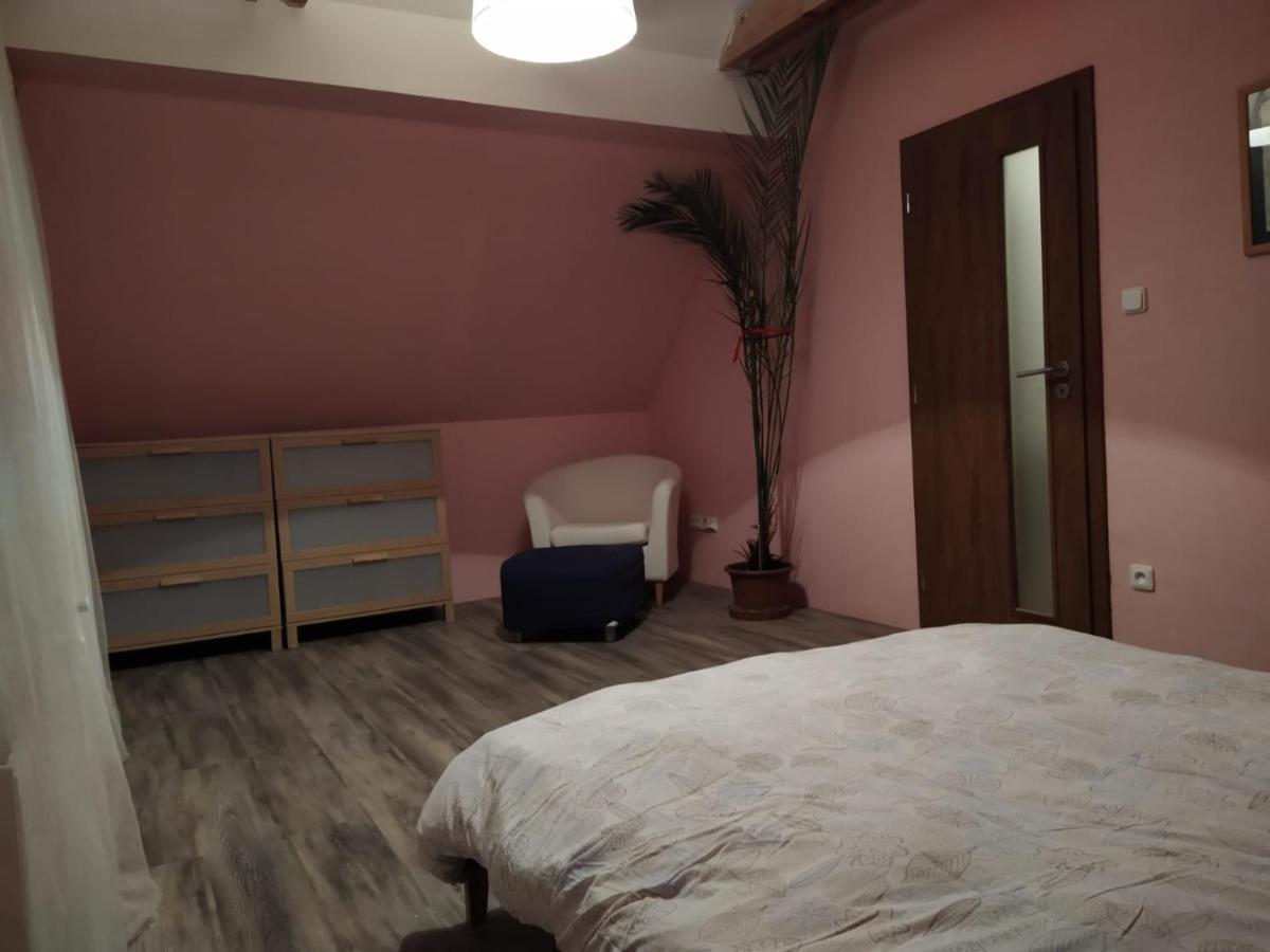 Luxury Accommodation Near Prague Airport Stredokluky Экстерьер фото